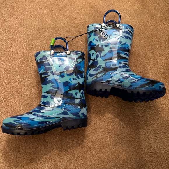 NEW Member's Mark Boys Light Up Rain Boot blue shark print - Picture 2 of 2